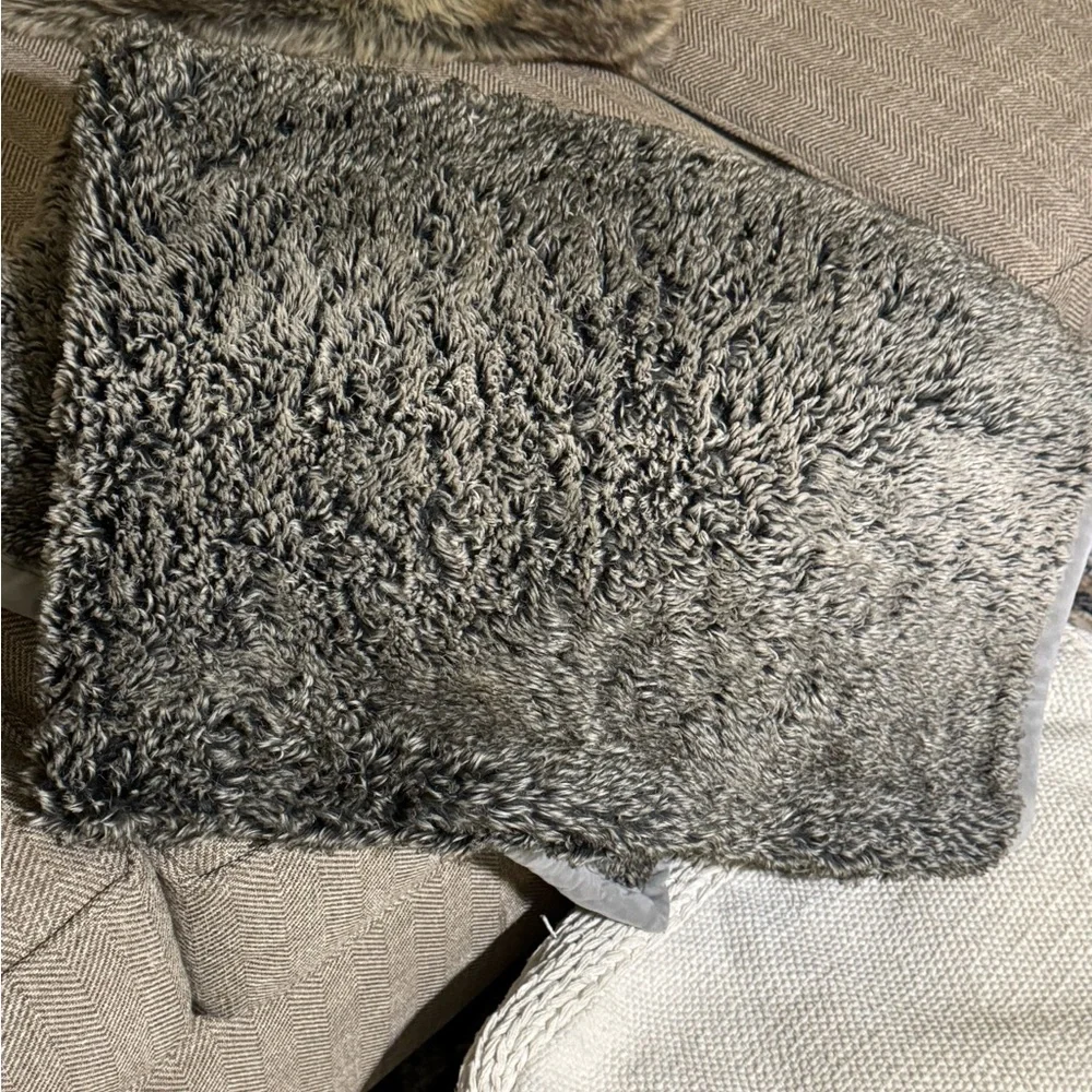 SALE Pottery Barn 50x60 Elegant Throw/Blanket Home Decor & Accents